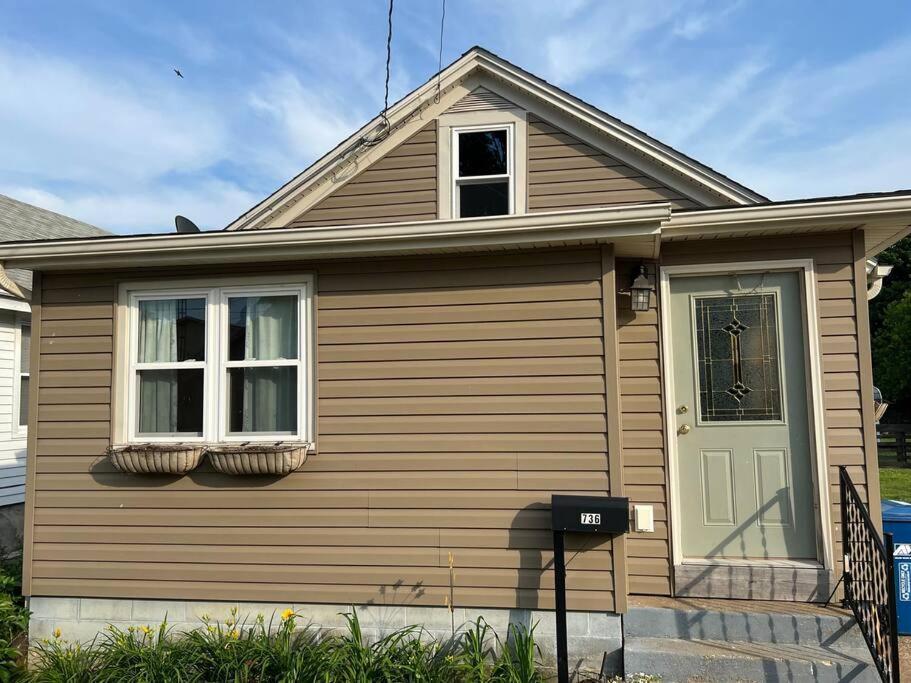 Cottage Near Cedar Point And Downtown ساندسكاي المظهر الخارجي الصورة