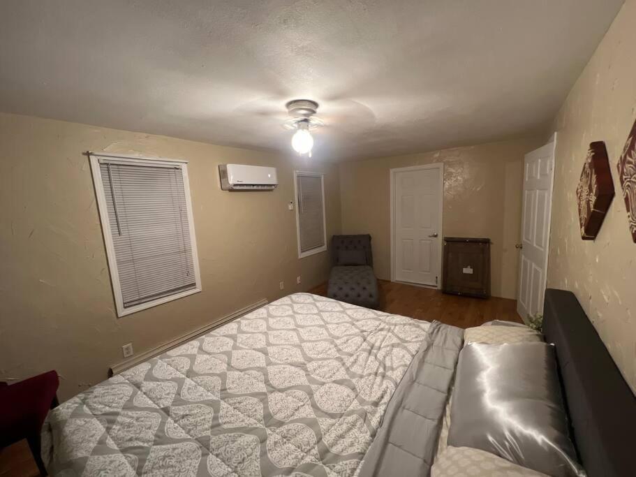Cottage Near Cedar Point And Downtown ساندسكاي المظهر الخارجي الصورة