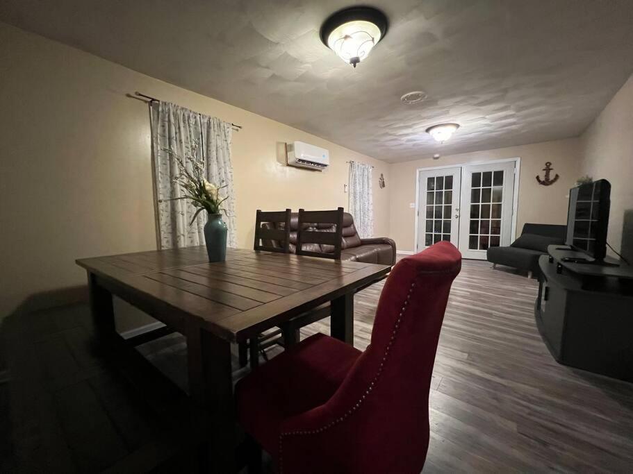 Cottage Near Cedar Point And Downtown ساندسكاي المظهر الخارجي الصورة